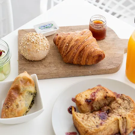 Amphitrite Santorini 4*