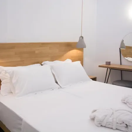 Amphitrite Santorini Aparthotel