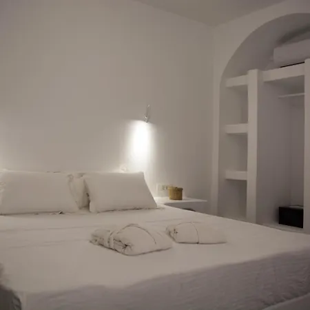 Amphitrite Santorini Lägenhetshotell Vóthon