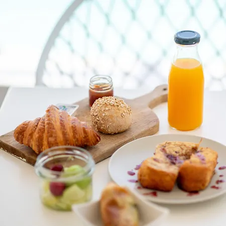 Amphitrite Santorini