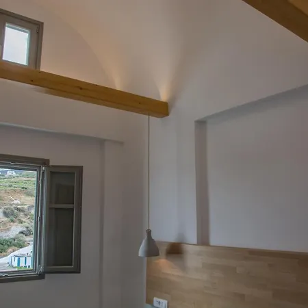 Amphitrite Santorini Lägenhetshotell Vóthon
