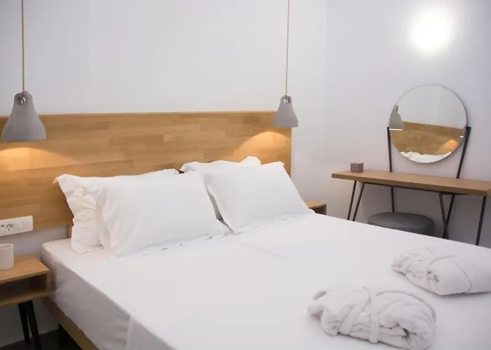 Amphitrite Santorini Aparthotel