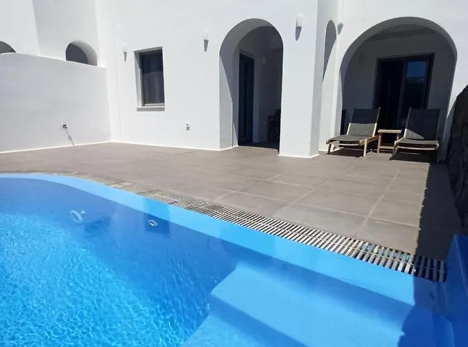 Amphitrite Santorini Aparthotel 4*