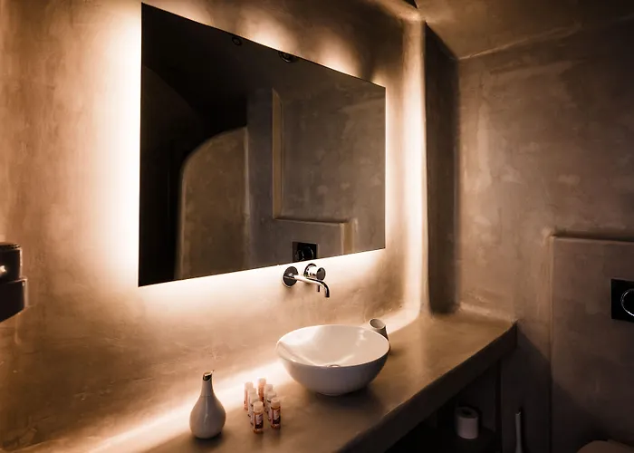 Amphitrite Santorini